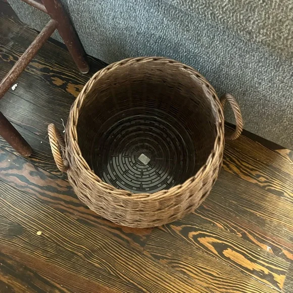 Dark brown basket - Picture 2 of 2
